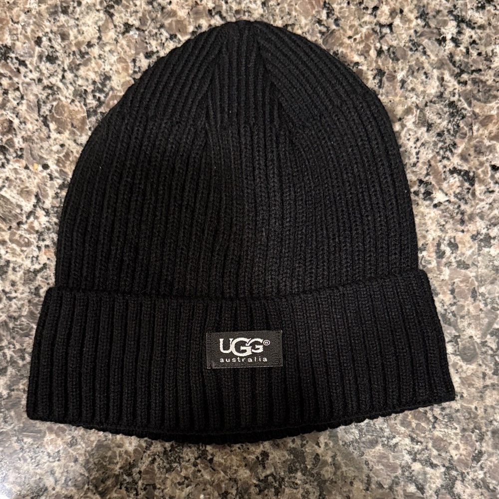 UGG Men's Classic Black Ribbed Beanie NWOT